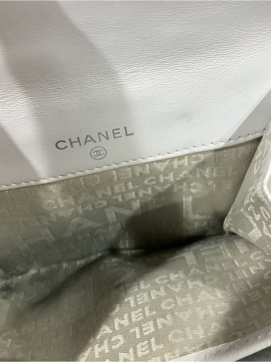 CHANEL White Quilted Embossed Leather Wallet with Silver CC - Picture 8 of 8